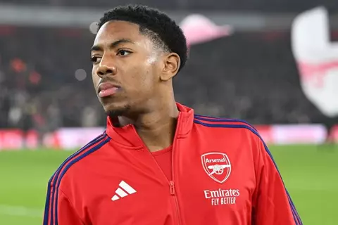  لويس سكيلي.. ثاني أصغر لاعب في تاريخ أرسنال يشارك مع إنجلترا 